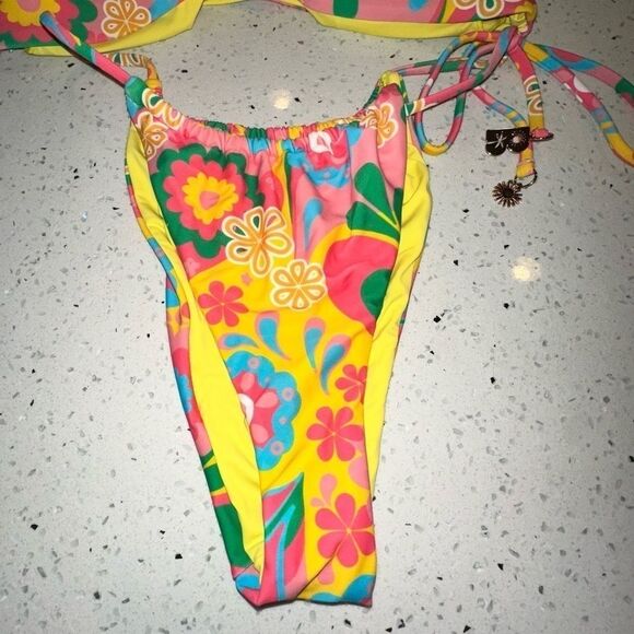 Blackbough Swim Floral Bikini Size M Groovy Garden Like New - Picture 4 of 7